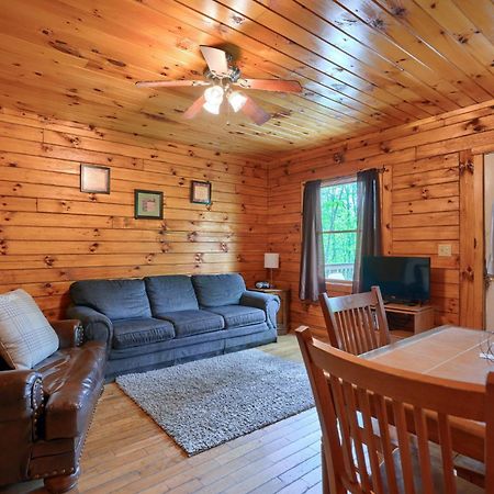 Blue Rose Cabins - Pine Ridge Cabin Logan Exterior foto